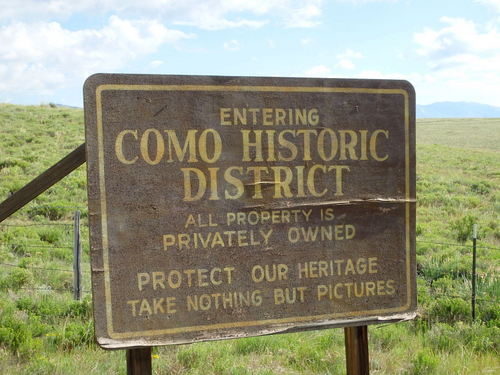GDMBR: Como's Welcome Sign.